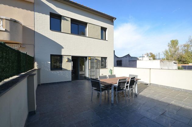 Foto 2 de Casa adossada en venda a La Geltrú de 3 habitacions amb terrassa i piscina