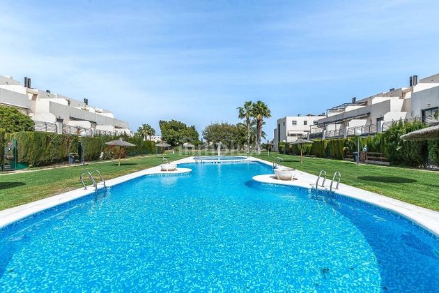 Foto 2 de Venta de casa en Alicante Golf de 3 habitaciones con terraza y piscina