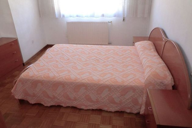 Foto 1 de Alquiler de piso en Riazor - Los Rosales de 3 habitaciones con muebles y calefacción