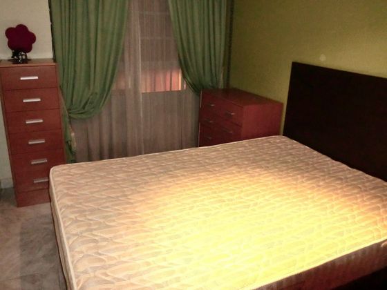 Foto 1 de Alquiler de piso en Monte Alto - Zalaeta - Atocha de 1 habitación con muebles