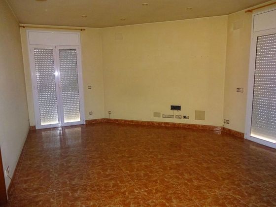 Foto 1 de Piso en venta en Premià de Mar de 4 habitaciones con balcón y aire acondicionado