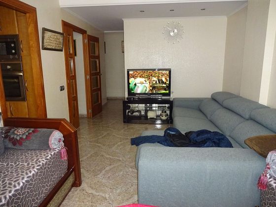 Foto 2 de Pis en venda a Rocafonda de 3 habitacions amb terrassa i calefacció
