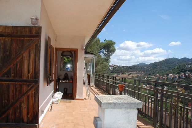 Foto 2 de Venta de chalet en Sant Fost de Campsentelles de 6 habitaciones con terraza y piscina