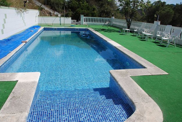 Foto 1 de Xalet en venda a Sant Fost de Campsentelles de 6 habitacions amb terrassa i piscina