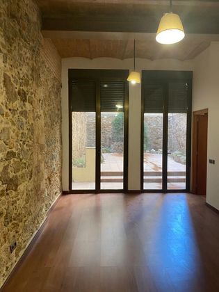Foto 1 de Venta de piso en Vila de Gràcia de 2 habitaciones con jardín