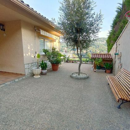Foto 2 de Venta de chalet en Sant Fost de Campsentelles de 7 habitaciones con terraza y piscina