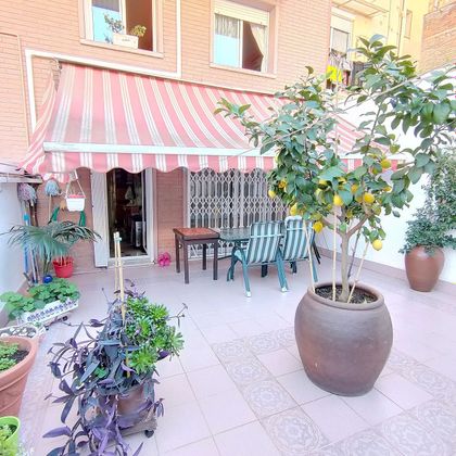 Foto 1 de Dúplex en venda a La Sagrera de 5 habitacions amb terrassa i aire acondicionat
