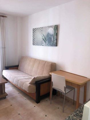 Foto 1 de Alquiler de estudio en Centro - Murcia con terraza y muebles