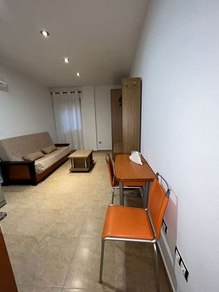 Foto 2 de Alquiler de estudio en Barriomar con terraza y muebles