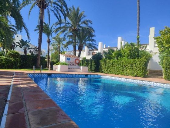 Foto 2 de Casa en venda a Les Marines/Las Marinas de 3 habitacions amb terrassa i piscina