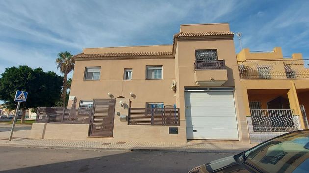 Foto 2 de Casa en venda a Plaza de la Luz de 4 habitacions amb terrassa i garatge