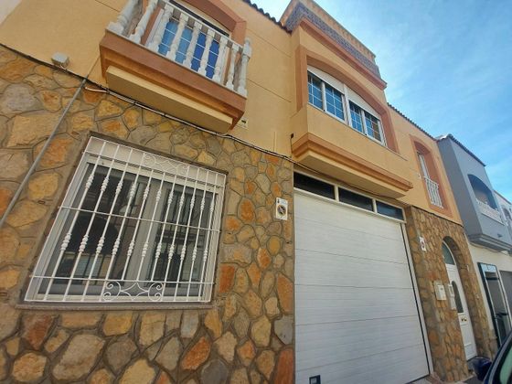 Foto 1 de Venta de casa en Balanegra de 5 habitaciones con garaje y aire acondicionado