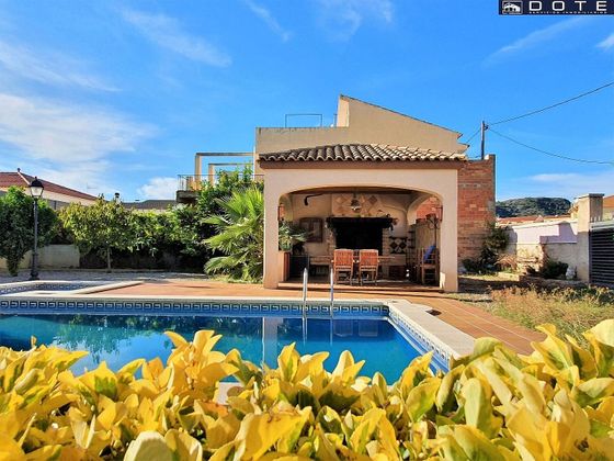 Foto 2 de Chalet en venta en Centro - Roda de Barà de 4 habitaciones con terraza y piscina
