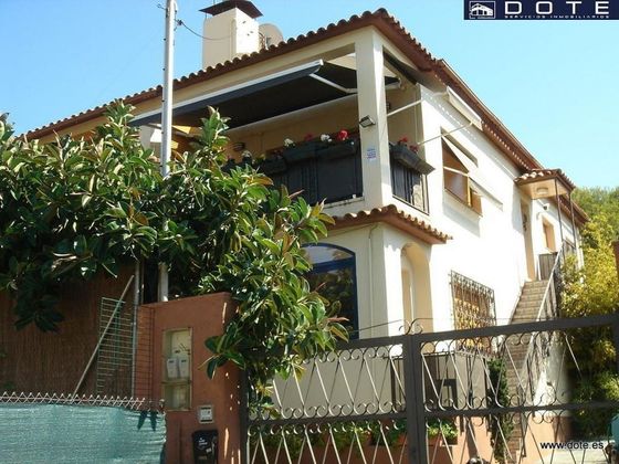 Foto 1 de Casa adossada en venda a La Mora de 7 habitacions amb piscina