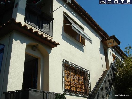Foto 2 de Casa adossada en venda a La Mora de 7 habitacions amb piscina