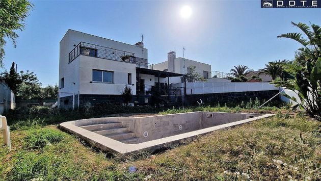 Foto 1 de Casa adosada en venta en Altafulla de 4 habitaciones con terraza y piscina
