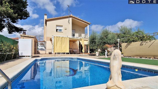 Foto 1 de Chalet en venta en Berà Mar - El Francaset de 4 habitaciones con terraza y piscina