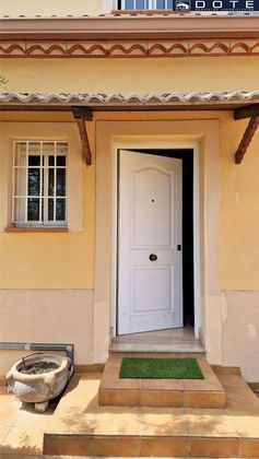 Foto 2 de Casa adosada en venta en Creixell de 3 habitaciones con garaje y calefacción