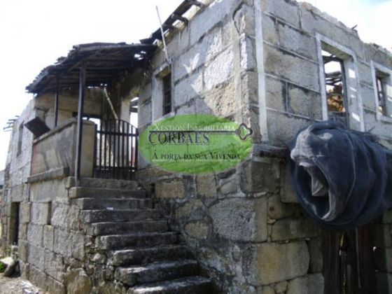 Foto 1 de Xalet en venda a San Cibrao das Viñas amb jardí i balcó