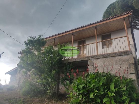 Foto 2 de Chalet en venta en Amoeiro de 3 habitaciones con jardín y balcón
