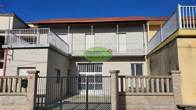 Foto 1 de Casa adossada en venda a Vilar de Barrio de 4 habitacions amb terrassa i jardí