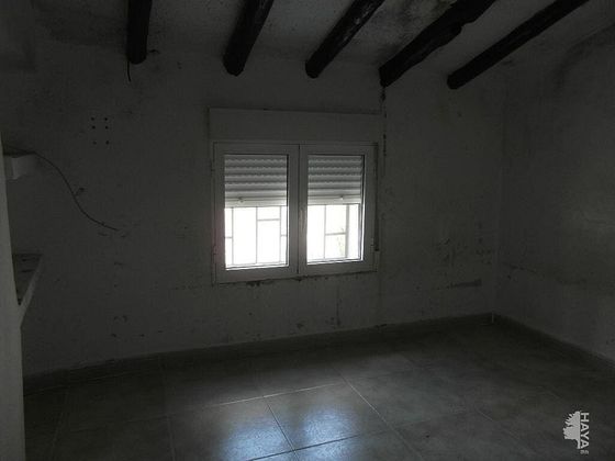 Foto 2 de Casa adosada en venta en Yecla de 5 habitaciones con terraza