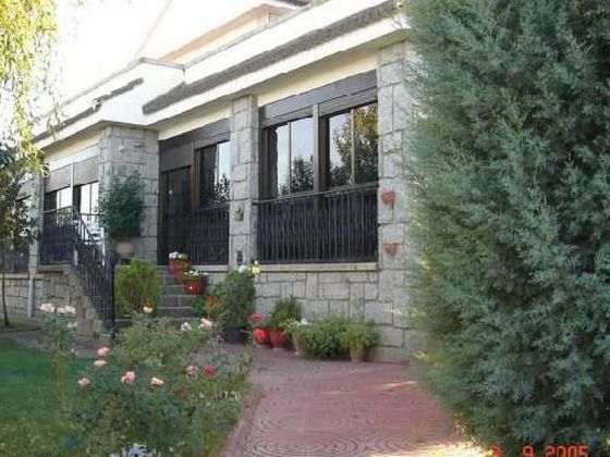Foto 1 de Casa en venda a Villares de la Reina de 7 habitacions i 848 m²