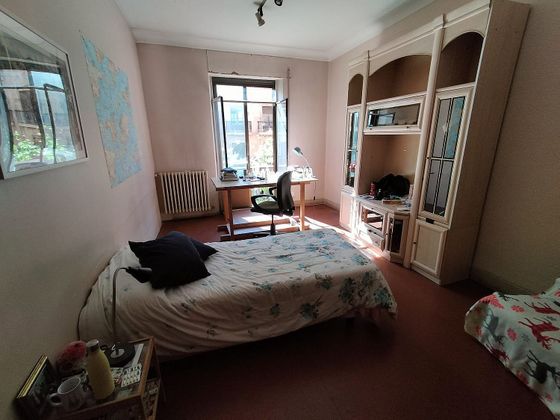 Foto 2 de Pis en lloguer a Centro - Salamanca de 5 habitacions amb mobles i balcó