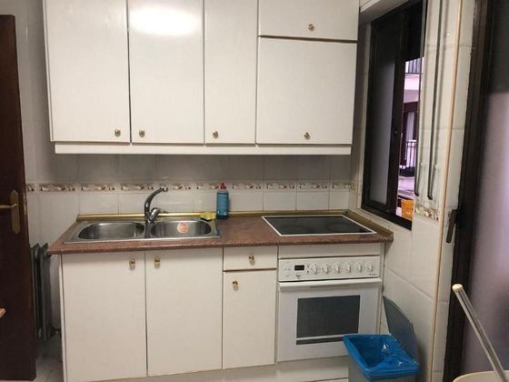 Foto 2 de Pis en lloguer a Canalejas - Gran Vía de 3 habitacions amb garatge i mobles