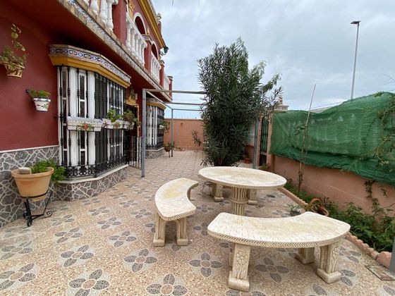 Foto 2 de Xalet en venda a Las Palmeras-Dehesilla de 4 habitacions amb terrassa i garatge