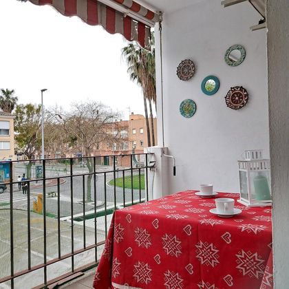 Foto 1 de Pis en venda a V Centenario-Piletas-Capuchinos de 2 habitacions amb terrassa i aire acondicionat
