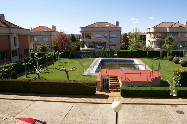 Foto 2 de Xalet en venda a Las Eras de Renueva de 5 habitacions amb terrassa i piscina