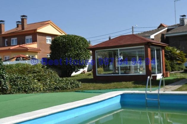 Foto 1 de Casa rural en venda a Valdefresno de 4 habitacions amb piscina i garatge
