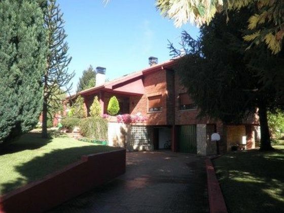 Foto 2 de Venta de chalet en Trobajo del Camino de 7 habitaciones con piscina y garaje
