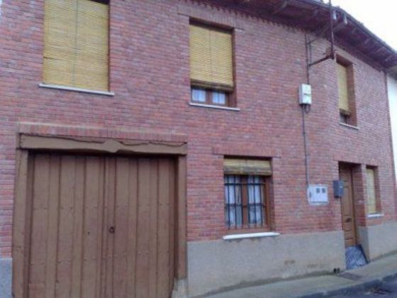 Foto 1 de Casa en venda a Mansilla Mayor de 4 habitacions amb garatge i calefacció