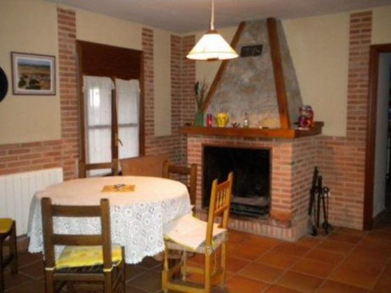 Foto 1 de Xalet en venda a Bustillo del Páramo de 5 habitacions amb garatge i jardí