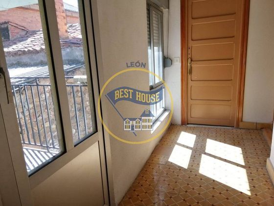 Foto 1 de Casa en venda a Rioseco de Tapia de 3 habitacions amb balcó