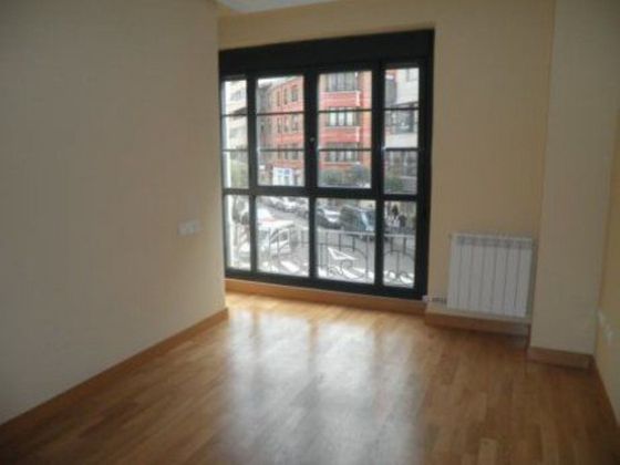 Foto 2 de Venta de piso en Centro Ciudad de 2 habitaciones con garaje y calefacción