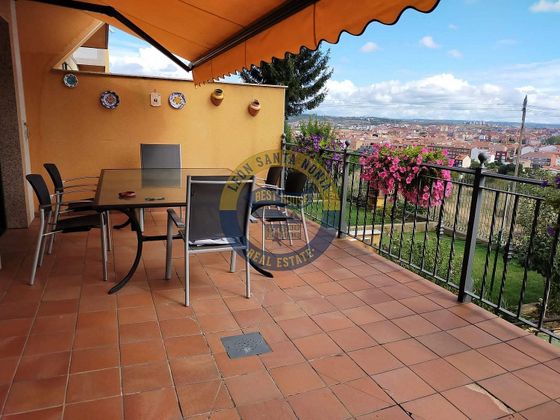 Foto 1 de Casa en venda a Trobajo del Camino de 4 habitacions amb terrassa i garatge