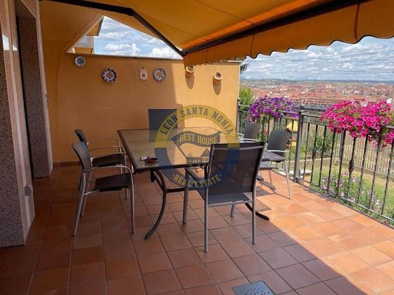 Foto 2 de Casa en venda a Trobajo del Camino de 4 habitacions amb terrassa i garatge