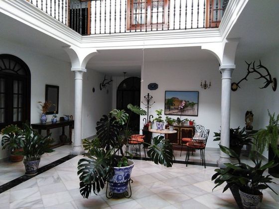 Foto 1 de Alquiler de casa en Centro - Jerez de la Frontera de 8 habitaciones con muebles y balcón