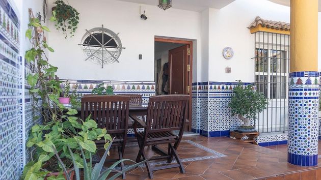 Foto 2 de Casa adosada en venta en Este-Delicias de 4 habitaciones con terraza y jardín