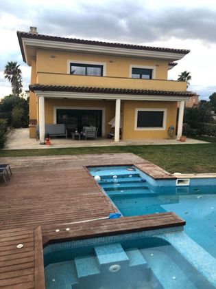 Foto 1 de Chalet en venta en Migjorn de 5 habitaciones con terraza y piscina