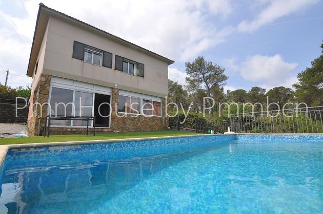 Foto 1 de Venta de chalet en Mediona de 3 habitaciones con terraza y piscina
