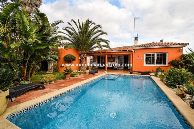 Foto 1 de Xalet en venda a Cala En Blanes de 4 habitacions amb terrassa i piscina