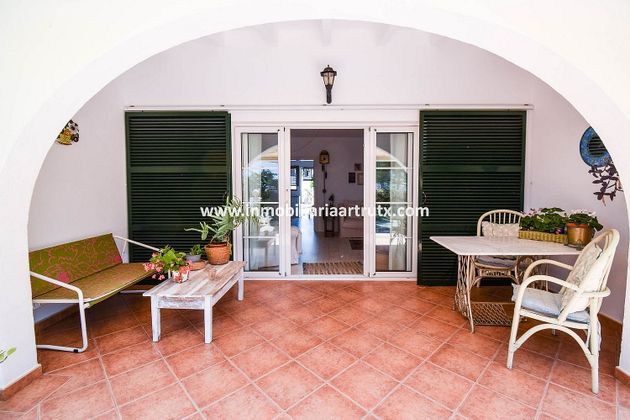 Foto 2 de Casa adossada en venda a Cala En Bosch-Serpentona de 2 habitacions amb terrassa i piscina
