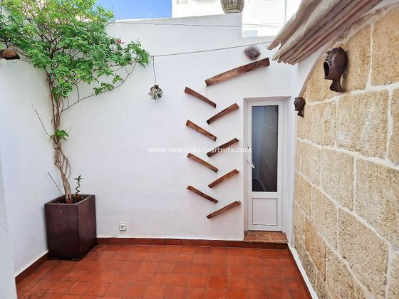 Foto 1 de Casa en venta en Ciutadella de 3 habitaciones con terraza y jardín