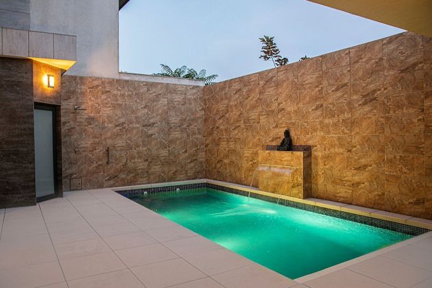 Foto 2 de Casa en venta en Úbeda de 4 habitaciones con piscina y garaje