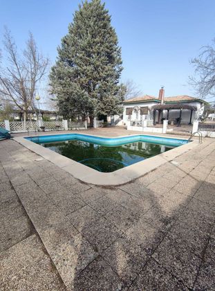 Foto 1 de Venta de chalet en Baeza de 4 habitaciones con piscina y jardín