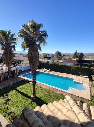 Foto 1 de Chalet en venta en Torreperogil de 7 habitaciones con terraza y piscina